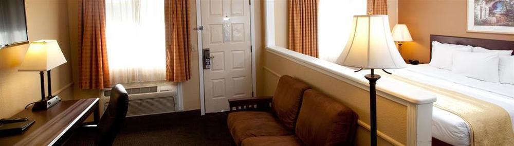 Red Lion Inn & Suites Cathedral City Palm Springs Room photo