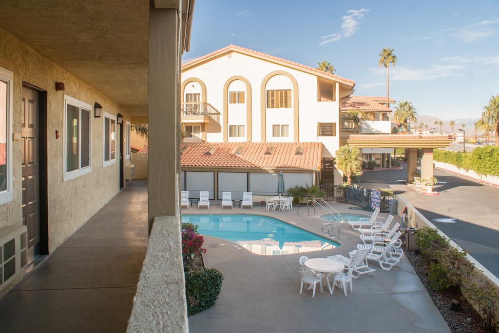 Red Lion Inn & Suites Cathedral City Palm Springs Exterior photo