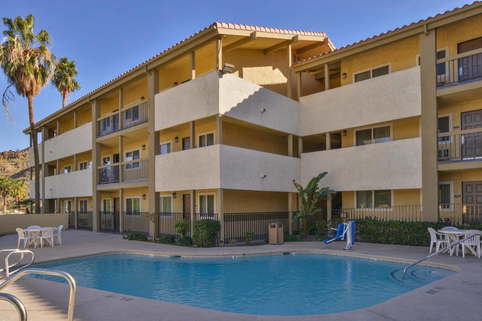 Red Lion Inn & Suites Cathedral City Palm Springs Exterior photo