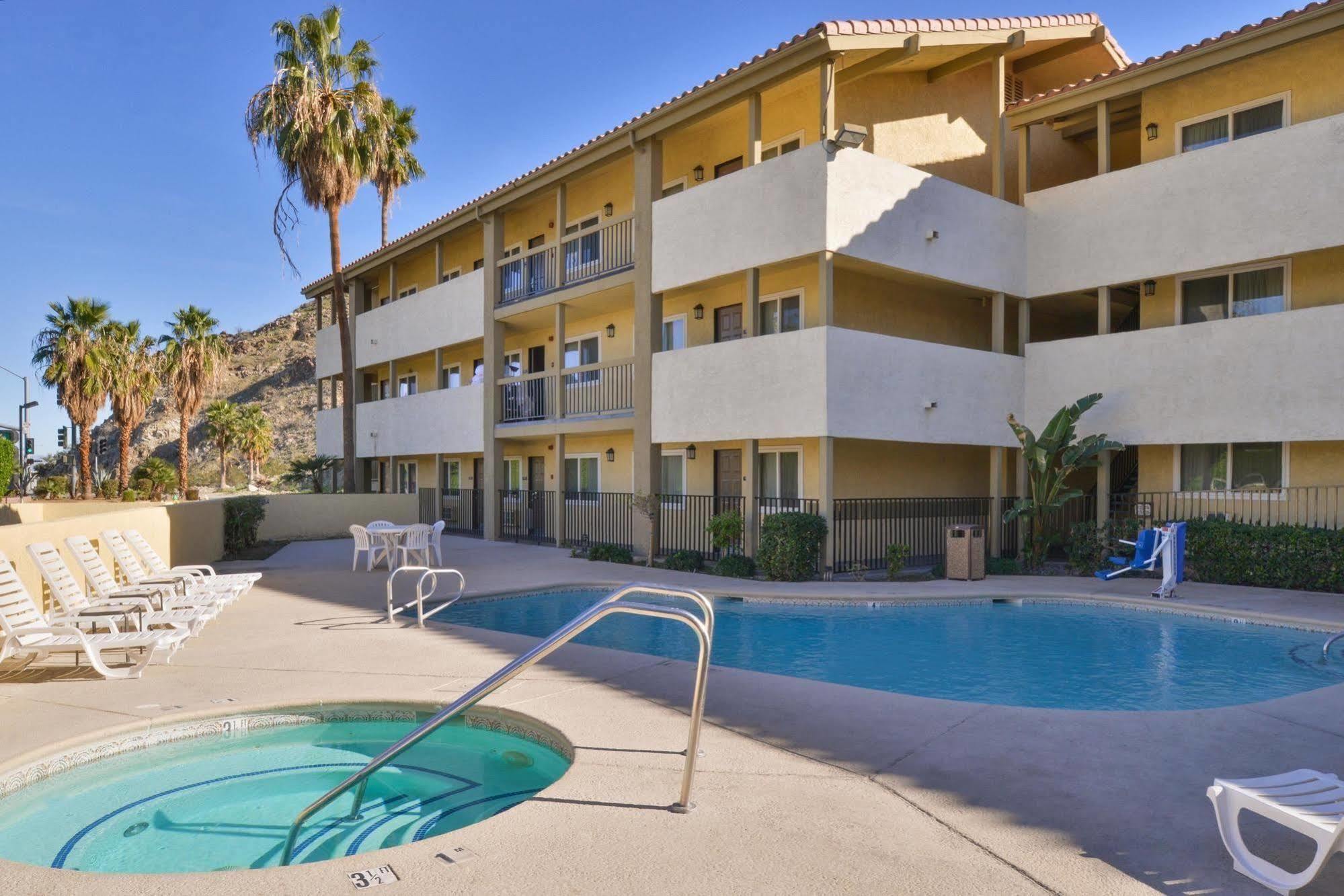 Red Lion Inn & Suites Cathedral City Palm Springs Exterior photo